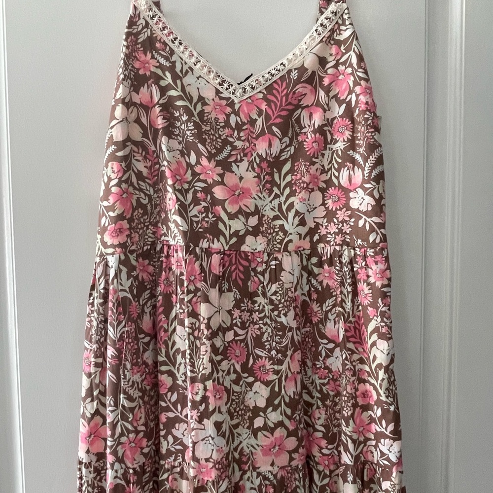 Brand new sundress.Too small for me. Adjustable straps. Nice material.